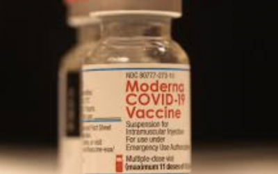 l panel della FDA raccomanda il vaccino Moderna a due dosi contro il COVID-19 per i bambini dai 6 ai 17 anni, nonostante i gravi problemi di sicurezza