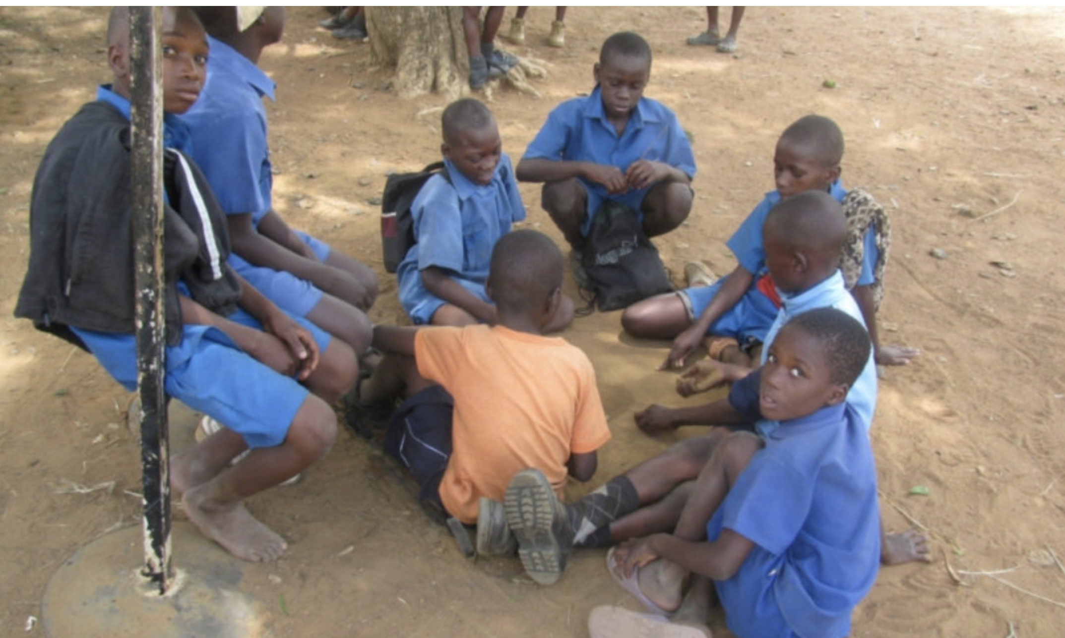 Bambini africani costretti a mangiare vermi e termiti come parte di un esperimento sostenuto dal governo britannico